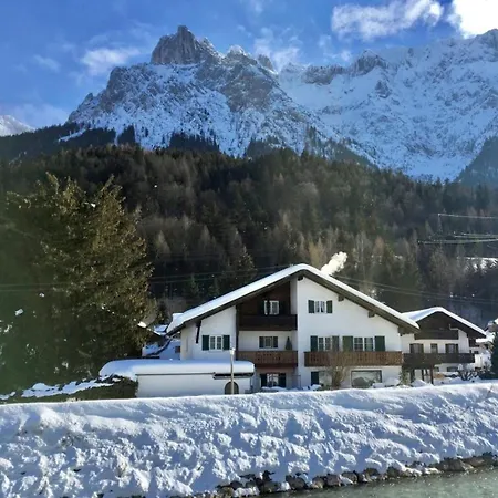 アパート Mika -101- *